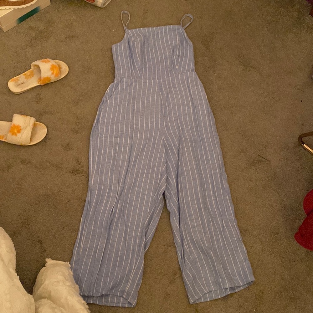 Size M linen jumpsuit